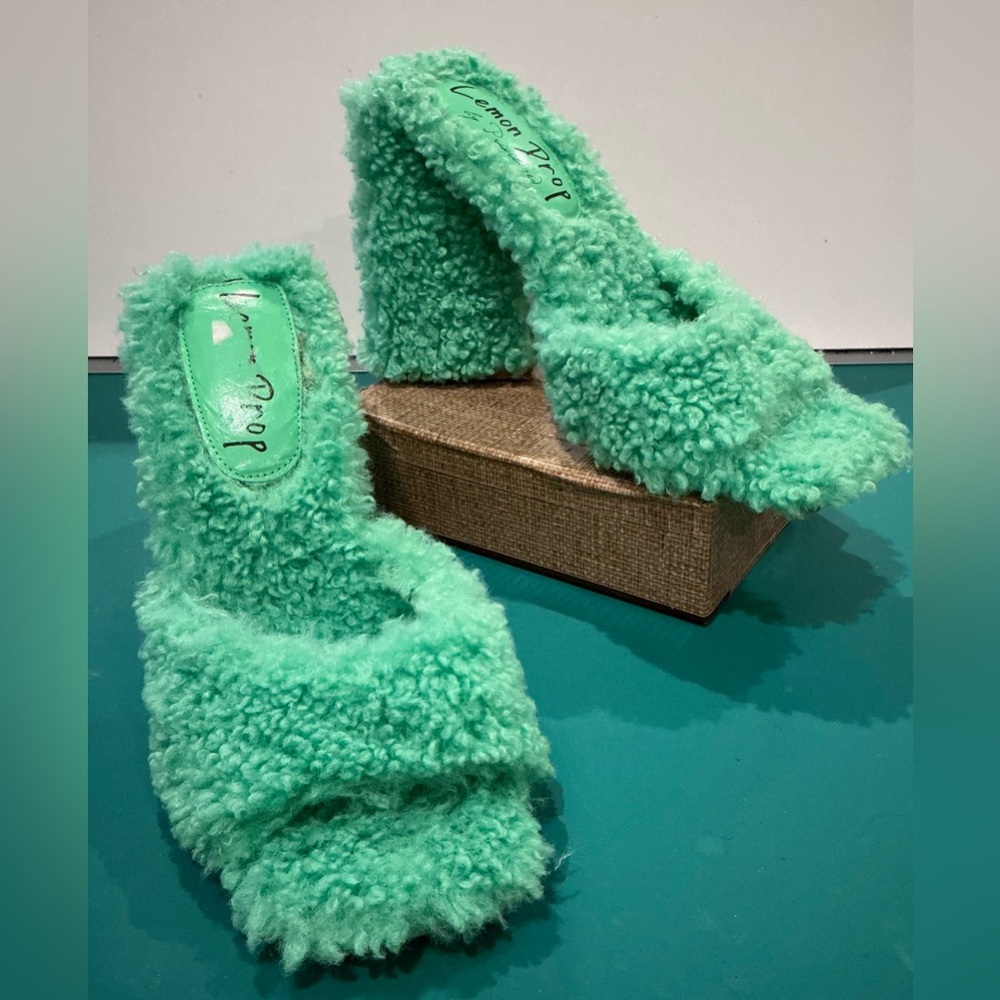 Rare Lemon Drop Fuzzy Green Block Heel Sandals Size 7.5